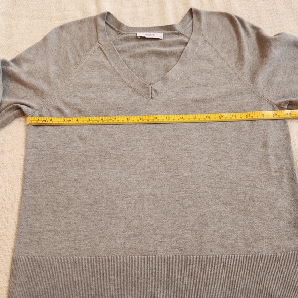 Ricki's Cashmere Blend V-Neck Long Sleeved Sweater - Grey - Size M - EUC - Picture 3 of 4